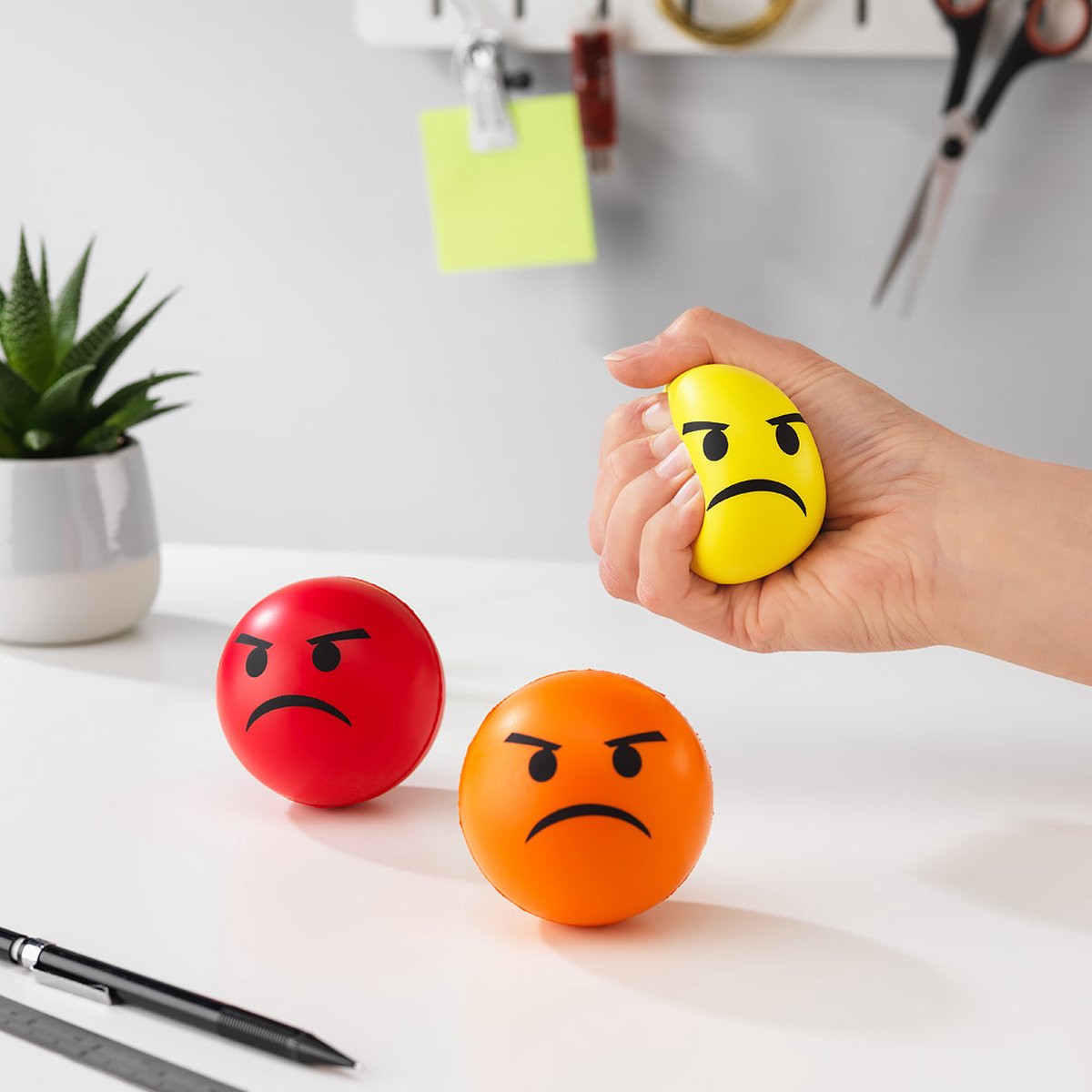 #Winning Emoticon Stressballen - Zacht/Medium/Hard - Geel/Oranje/Rood